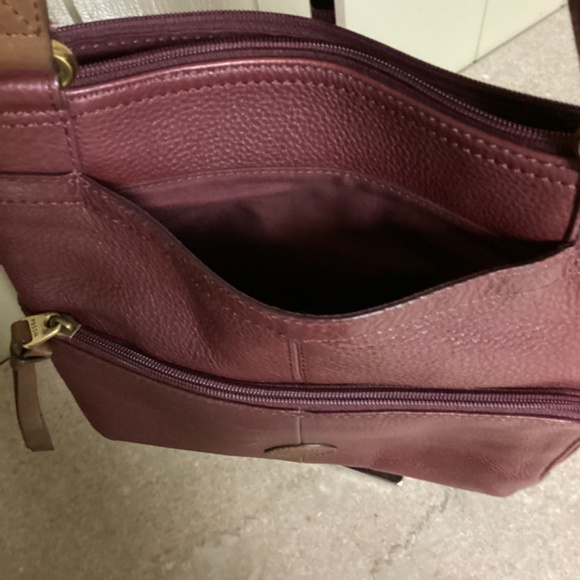 Fossil crossbody bag in ox blood red. - Picture 7 of 10